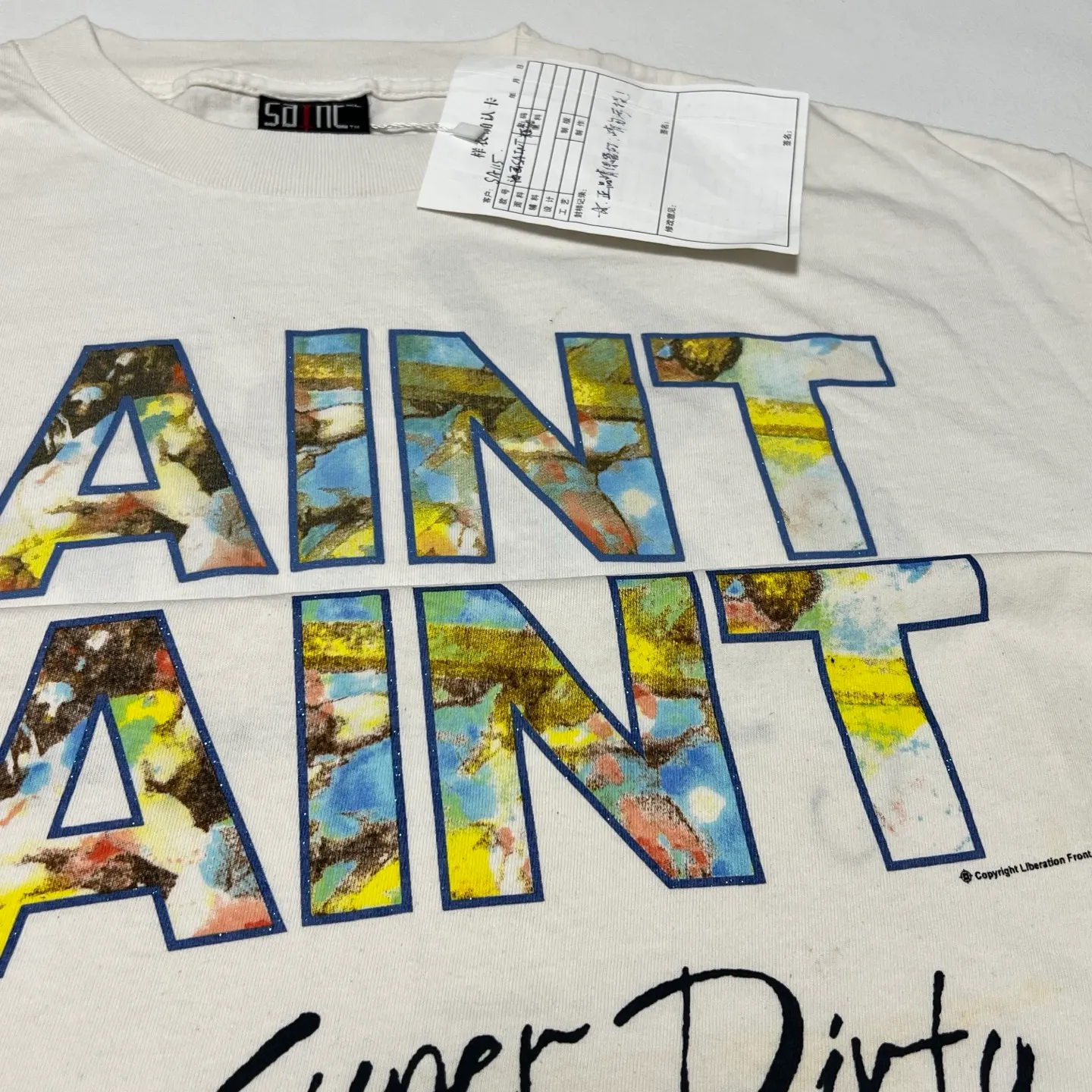 SAINT Mxxxxxx SS TEE/SUPER DIRTY/WHT oil painting SAINT SUPER DIRTY slogan TEE off-white S-XL Made of original OE yarn tube weaving without side seams to distinguish the split fabrics original consistent VINTAGE label/little angel anti-counterfeiting label top printing technology highly restored original details